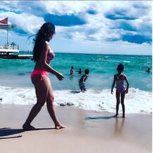  संजय दत्त की पत्नी मान्यता ने बिकिनी में पोस्ट की है HOT तस्वीर, देखें