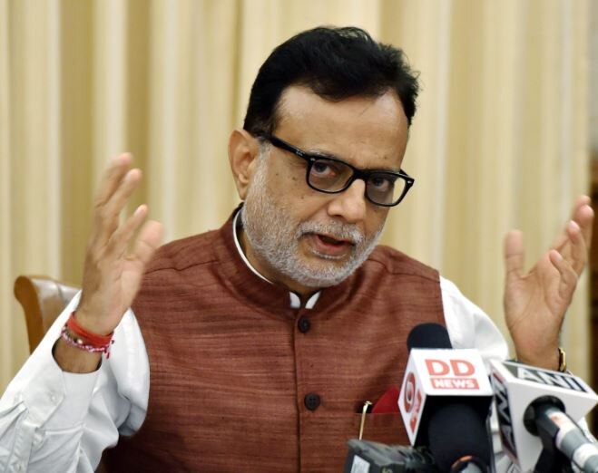 Traders Below Rs 20 Lakh Turnover Will Have To Register For Gst Hasmukh Adhia जो टैक्स जीएसटी में शामिल नहीं उनमें राज्य सरकार कर सकती हैं बदलाव