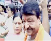 पश्चिम बंगाल: बीजेपी और ममता समर्थक भिड़े, पुलिस ने कैलाश विजयवर्गीय को बशीरहाट जाने से रोका