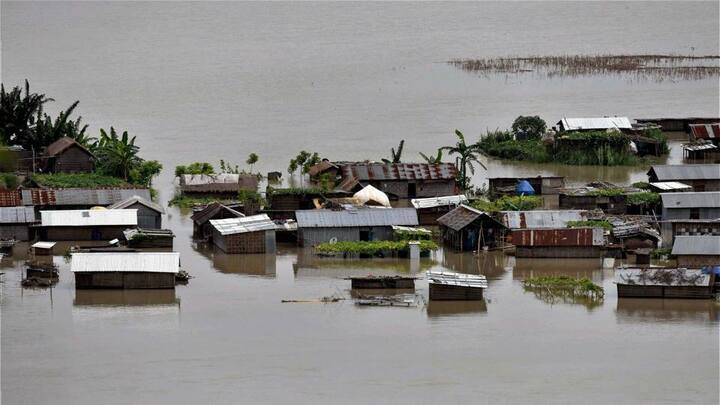 Assam Flood Toll Climbs To 19 Cm%e2%80%89sonowal Reviews Situation असम में बाढ़ से 15 जिलों में जिंदगी मुश्किल में, अब तक 19 की मौत
