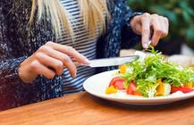 कोरोना के मरीज खाने-पीने को लेकर बरतें ये सावधानियां, जानें कैसा हो आहार