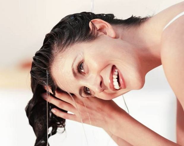 Common hair care mistakes and problems damage hair care best hair care routine Hair Care Tips: વાળ ખરવાનું સૌથી મોટું કારણ છે આ આદતો, મોટાભાગના લોકો કરે છે આ 5 ભૂલો
