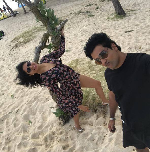 आपकी जानकारी के लिए बता दें कि इस साल की शुरुआत में 27 जनवरी को कविता कौशिक और रौनित ने केदारनाथ में शादी की थी. The bruised leg thanks to the rocky swim in the ocean! But then masti karne se lagne waale daag acche hai ???????? A post shared by Kavita Kaushik (@ikavitakaushik) on Jul 6, 2017 at 7:37am PDT 