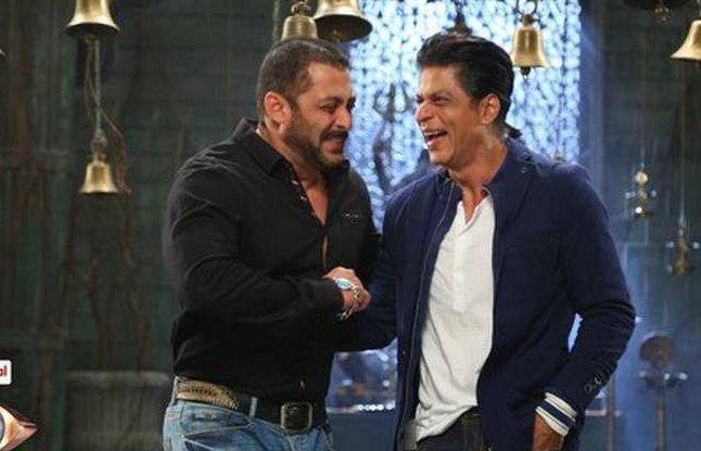 फिल्मी वेबसाइट Bollywood Life में छपी एक खबर के मुताबिक सलमान ने बिजी शेड्यूल होने के बावजूद दोस्त शाहरुख की फिल्म के लिए वक्त निकाला. जिसके बाद शाहरुख सलमान से इतने प्रभावित हुए कि उन्होंने 'दबंग खान' को एक नई लग्जरी कार गिफ्ट कर दी. 