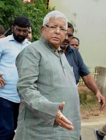 Tej Pratap suffers scuffle upon Lalu Yadav's arrival at Patna airport