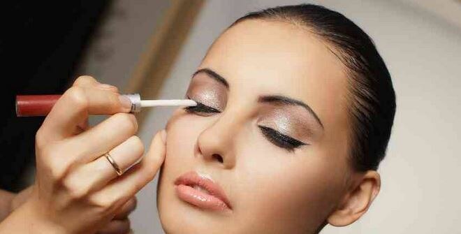 Make-up Myths That You Should Not Believe मेकअप से जुड़े इन मिथकों पर क्या आप भी करते हैं यकीन!