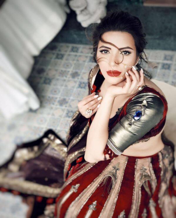  ऐसा पहली बार नहीं है जब इस अभिनेत्री ने अपनी इन तस्वीरों से इंटरनेट पर 'सनसनी' मचा दी है बल्कि इससे पहले भी कई बार ऐसा हो चुका है मगर उन तस्वीरों में शमा का बोल्ड अवतार होता था.