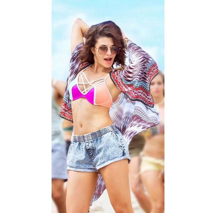 जैकलीन ने आगे कहा, ''मैं जानती हूं कि मैं एक हमेशा खुश रहने वाली इंसान हूं, लेकिन सच यह है कि हम कलाकार हमेशा एकदूसरे की एनर्जी से प्रभावित होते हैं. मैं अच्छे लोगों से घिरी रहती हूं इसलिए हां!