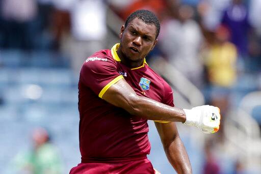 इस दौरान उन्होंने 12 गगनचुंभी छक्के और 6 चौके भी लगाए.