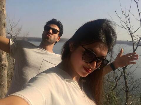 शादी की पहली सालगिरह के मौके पर दिव्यांका ने लिखा है विवेक के लिए यह स्पेशल मैसेज...! शादी की पहली सालगिरह के मौके पर दिव्यांका ने लिखा है विवेक के लिए यह स्पेशल मैसेज...!