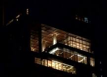 मुंबई: मुकेश अंबानी के एंटिलिया में लगी आग, जान-माल का नुकसान नहीं