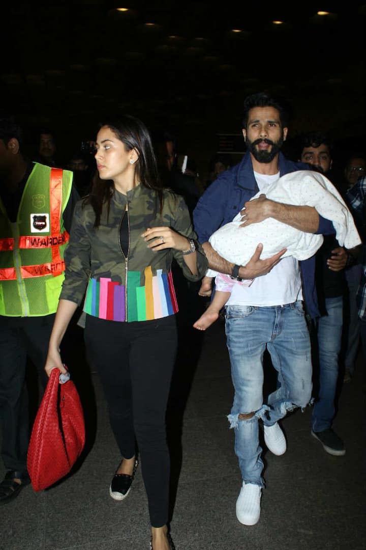 आपको बता दें कि अब शाहिद कपूर अक्सर ही अवॉर्ड शो में पत्नी मीरा के साथ ही नज़र आते हैं.