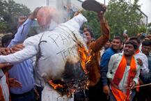 अमरनाथ हमला: देश भर में प्रदर्शन, लोगों ने जलाए पाकिस्तान के पुतले