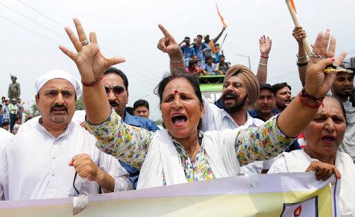 उल्लेखनीय है कि सोमवार को अमरनाथ श्रद्धालुओं पर हुए हमले में छह महिलाओं सहित सात तीर्थयात्रियों की मौत हो गई, जबकि 19 अन्य घायल हो गए.
