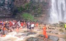 भारी बारिश से बद्रीनाथ हाईवे बहा, 550 यात्री फंसे, बनारस में गंगा आरती की जगह बदली