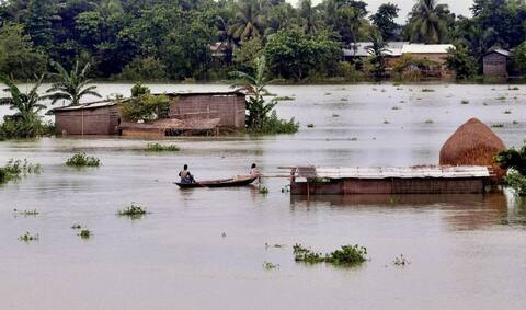 भारी बारिश और बाढ़ ने मचाई तबाही, अरुणाचल में चट्टान खिसकने से 14 की मौत भारी बारिश और बाढ़ ने मचाई तबाही, अरुणाचल में चट्टान खिसकने से 14 की मौत