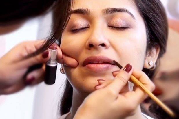 तीज के मौके पर यूं दिखें दूसरों से अलग Makeup Tips For Teej Celebration तीज के मौके पर यूं दिखें दूसरों से अलग