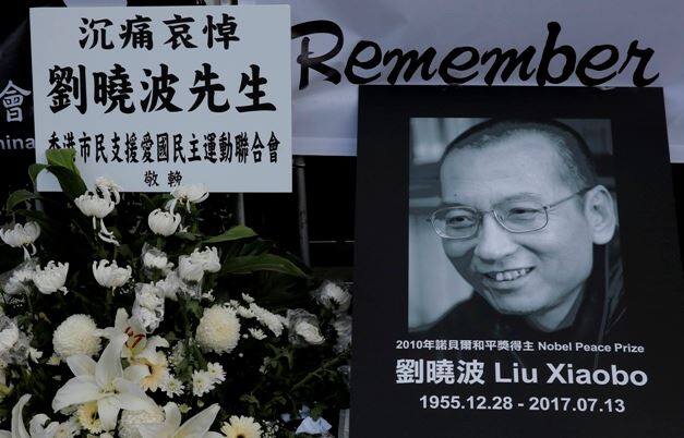 World Urges China To Release Nobel Laureate Liu Xiaobo नोबेल पुरस्कार विजेता लियू शियावबो का निधन, चीन पर उनकी विधवा को मुक्त करने का दबाव