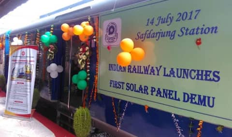 INDIAN RAILWAY ने किया विश्व की पहली सोलर ट्रेन चलाने का कमाल, यहां करें सोलर ट्रेन से सफर INDIAN RAILWAY ने किया विश्व की पहली सोलर ट्रेन चलाने का कमाल, यहां करें सोलर ट्रेन से सफर