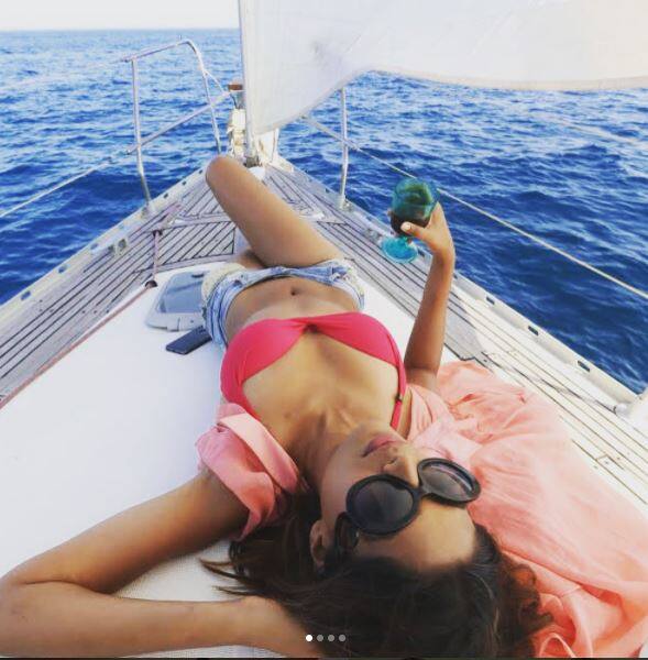  लोपा अपने चाहने वालों को कभी अकेला नहीं छोड़ती हैं और अपनी खूबसूरत तस्वीरें इंस्टाग्राम पर शेयर करती रहती हैं.