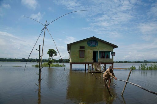 देशभर के कई हिस्सों में भारी बारिश, असम में बाढ़ से 52 लोगों की मौत