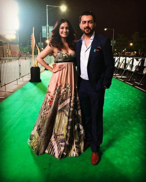 बॉलीवुड अभिनेत्रियां दीया मिर्जा और तापसी पन्नू इंटरनैशनल इंडियन फिल्म एकेडमी (आईआईएफए) के एक हिस्से के रूप में यहां टाइम्स स्क्वायर पर आयोजित फैशन की शोस्टॉपर बनीं.