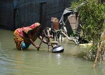 भारी बारिश से देश की कई नदियां उफान पर, असम में बाढ़ से अब तक 59 मरे