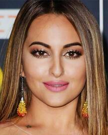 IIFA 2017: कुछ इस अंदाज़ में नज़र आईं सोनाक्षी सिन्हा