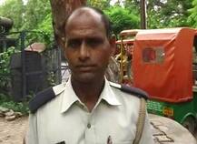 यूपी: एटा में होमगार्ड ने घूस लेने वाले अफसरों का ऑडियो टेप बनाया