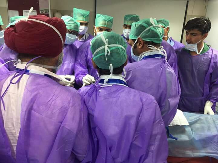अब आसानी से होगा नी ट्रांस्पलांट, नई तकनीक ने बनाया इसे आसान! DR RAJESH MALHOTRA CONDUCTS CADAVERIC WORKSHOP ON FAST TRACK UNICONDYLAR KNEE REPLACEMENT SURGERY VIA NAVIGATION अब आसानी से होगा नी ट्रांस्पलांट, नई तकनीक ने बनाया इसे आसान!