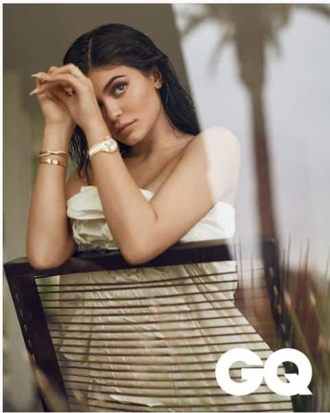 काइली जब 9 साल की थीं तभी से वो पॉपुलर टेलीविजन सीरिज Keeping Up with the Kardashians में नज़र आने लगी थीं.