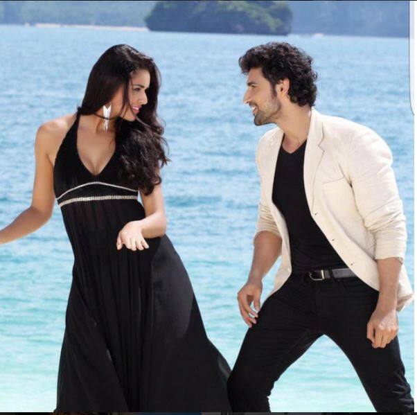 (PHOTO: Nathalia Kaur Instagram)