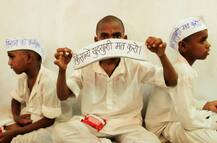 MUST WATCH: आत्महत्या कर चुके किसानों के बच्चों की ये तस्वीरें आपको झकझोर देंगी