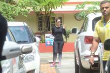 ब्लैक आउटफिट में जिम करने निकली करीना कपूर