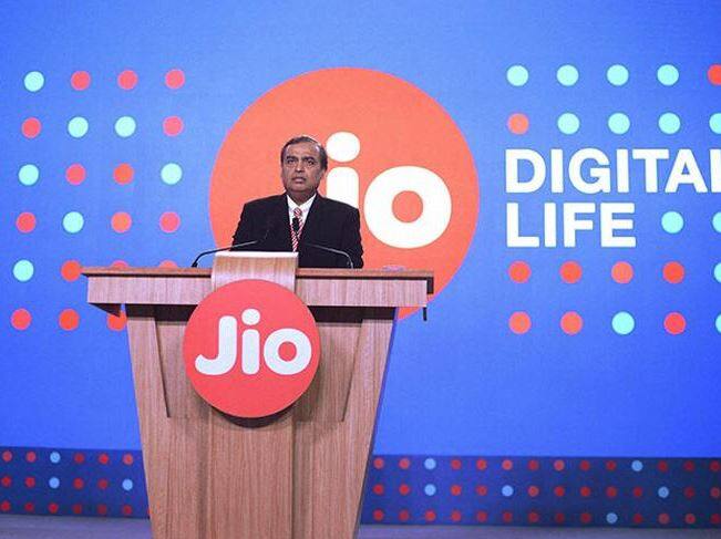 जियो FTTH ब्रॉडबैंड
पूरी उम्मीद है कि इस इवेंट में कंपनी ब्रॉडबैंड सेवा का भी ऐलान कर सकती है. आपको बता दें कि जियो ब्रॉडबैंड का प्रोजेक्ट प्लान कई शहरों में जारी है. जहां कंपनी तीन महीने के लिए 100GB डेटा बर महीने फ्री दे रही है.