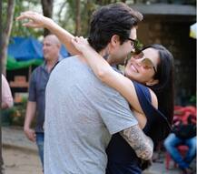 मां बनी अभिनेत्री सनी लियोनी, 21 महीने की बच्ची को लिया गोद, देखें तस्वीर