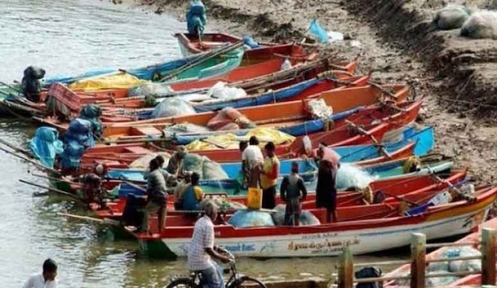 Lankan Navy Arrests Eight Indian Fishermen श्रीलंकाई नौसेना ने भारत के आठ मछुआरों को किया गिरफ्तार, इस महीने यह ऐसी पांचवीं घटना