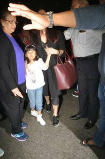 खुद को कैमरों से घिरा देख \'डर\' गईं ऐश की बेटी आराध्या