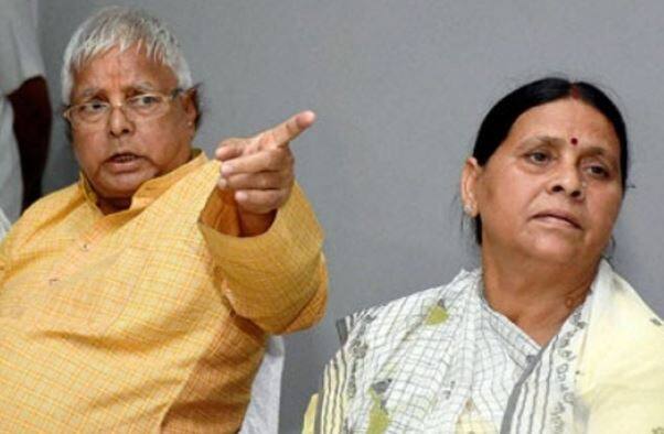 पटना एयरपोर्ट पर लालू और राबड़ी को सुरक्षा जांच से मिली छूट खत्म, अब दोनों की होगी जांच Rjd Supremo Lalu Prasad Yadav And Rabri Devi Will No Longer Have Direct Access To Patna Airport Tarmac पटना एयरपोर्ट पर लालू और राबड़ी को सुरक्षा जांच से मिली छूट खत्म, अब दोनों की होगी जांच