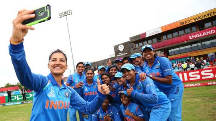 बॉलीवुड की दिग्गज गायिका लता मंगेशकर, क्रिकेट के भगवान कहे जाने वाले सचिन तेंदुलकर और अभिनेता शाहरुख खान सहित कई जानी-मानी हस्तियां रविवार को लॉर्ड्स क्रिकेट ग्राउंड पर जारी आईसीसी महिला विश्व कप टूर्नामेंट के फाइनल में भारतीय क्रिकेट टीम की जीत कामना कर रहीं हैं. आगे जानें शाहरुख, सचिन, अक्षय समेत तमाम दिग्गज हस्तियों ने क्या कहा है...