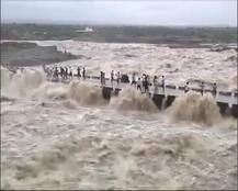 सरकार की अनदेखी की वजह से देश में बनते हैं बाढ़ के हालात : CAG रिपोर्ट