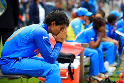 महिला क्रिकेट टीम जिन्हें पुरूषों की तुलना में मामूली सी रकम मिलती है, उनके लिए ये ईनामी राशी किसी भी प्रोत्साहन से कम नहीं है.