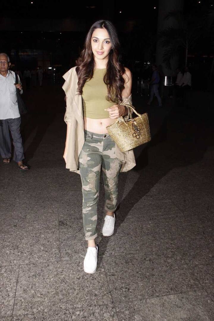 यहां से आगे उनकी वो हालिया तस्वीरें हैं जिनमें वे एक शूट का रिहर्सल करके लौट रही थीं.