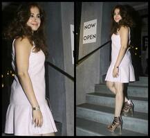 बर्थडे पार्टी में काफी समय बाद नज़र आई हैं अभिनेत्री उर्मिला मातोंडकर, देखें उनकी लेटेस्ट तस्वीरें