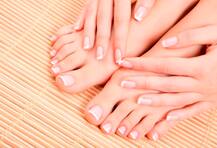 Skin Care Tips: पैरों की त्वचा को नरम-मुलायम बनाने के लिए अपनाएं ये कुछ आसान टिप्स