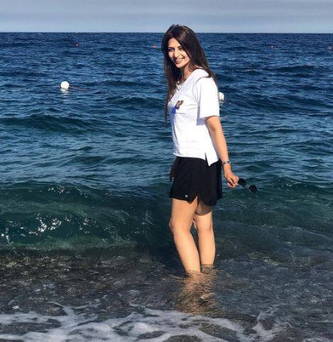 आपको बता दें कि दिव्यांका इंस्टाग्राम पर काफी एक्टिव रहती हैं और अपनी जिंदगी के सभी खास लम्हों को सोशल मीडिया के इस प्लेटफॉर्म के जरिए अपने फैंस के साथ शेयर करती रहती हैं.