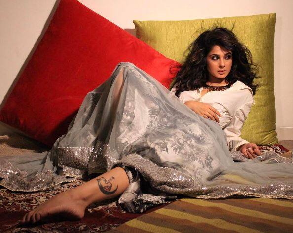 दिव्यांका के बाद मशहूर एक्ट्रेस जेनिफर विंगेट को इंस्टाग्राम पर सबसे अधिक फॉलो किया जाता है. जेनिफर के इंस्टाग्राम पर 33 लाख फॉलोअर्स हैं.