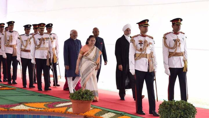 राष्ट्रपति रामनाथ कोविंद, चीफ जस्टिस जे एस खेहर, उप-राष्ट्रपति हामिद अंसारी और लोकसभा स्पीकर सुमित्रा महाजन.