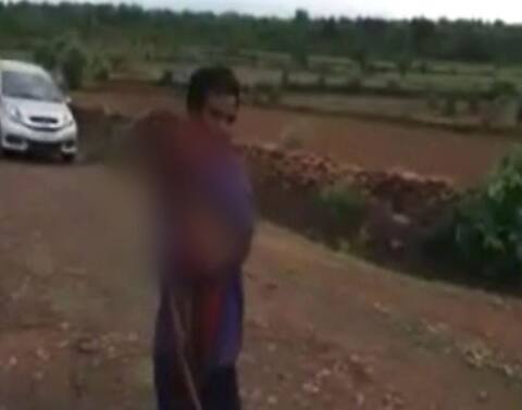 मानवता शर्मसार: अपने बच्चे के शव को पैदल ढोने को मजबूर हुए परिजन मानवता शर्मसार: अपने बच्चे के शव को पैदल ढोने को मजबूर हुए परिजन