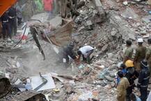 मुंबई के घाटकोपर में इमारत गिरी, मलबे में 20 के दबने की आशंका, 4 की मौत